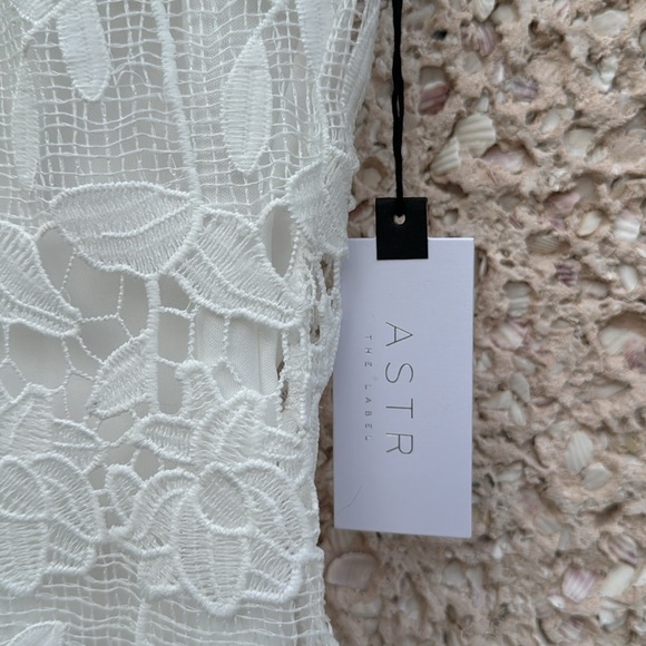 ASTR The Label White Overlay Cocktail Dress NWT - Picture 4 of 11
